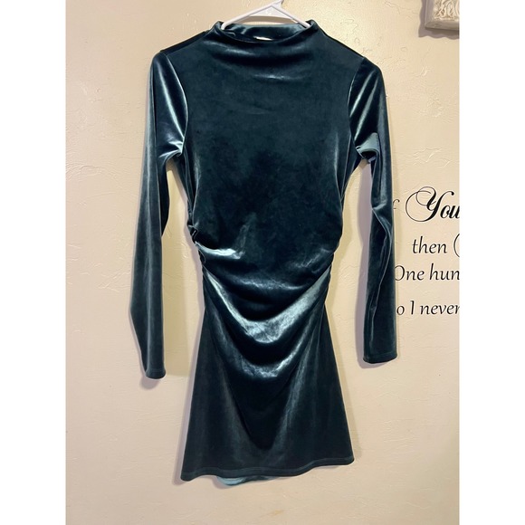 Abercrombie & Fitch Dresses & Skirts - Abercrombie & Fitch Emerald Green Velvet Ruched Mock Neck Mini Dress Paloma long